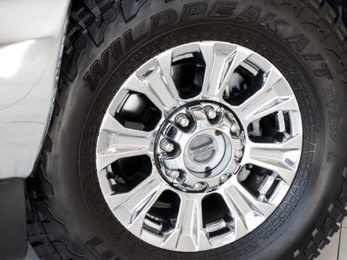 Used 2017 Ford F250 XLT w/ XLT Premium Package AWD/4WD image 2