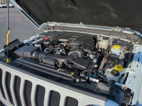 Used 2021 Jeep Wrangler Unlimited Sahara AWD/4WD image 36