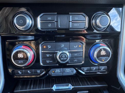 Used 2022 GMC Yukon Denali w/ Denali Premium Package image 27