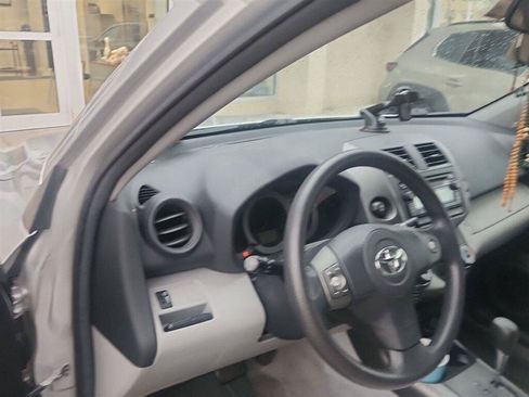 Used 2012 Toyota RAV4 4WD w/ Value Pkg image 12