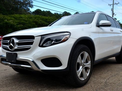 Used 2018 Mercedes-Benz GLC 300 4MATIC image 2