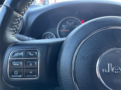 Used 2017 Jeep Wrangler Unlimited Sahara image 22