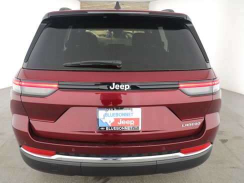 New 2025 Jeep Grand Cherokee Laredo w/ Luxury Tech Group I image 4