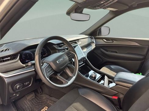 Used 2023 Jeep Grand Cherokee Altitude AWD/4WD image 12