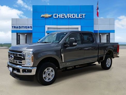 Used 2025 Ford F250 XLT w/ FX4 Off-Road Package AWD/4WD image 5