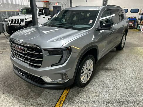 Used 2025 GMC Acadia Elevation w/ Elevation Premium Package image 7