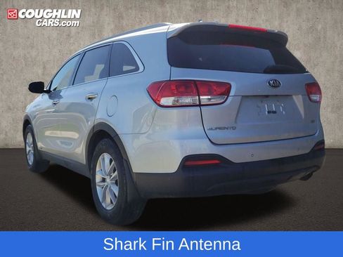 Used 2017 Kia Sorento AWD w/ LX Convenience Package image 6