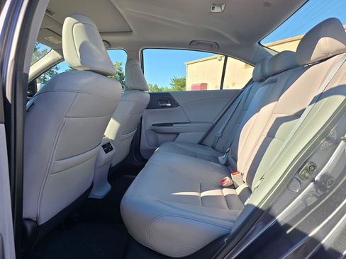 Used 2017 Honda Accord EX-L image 12