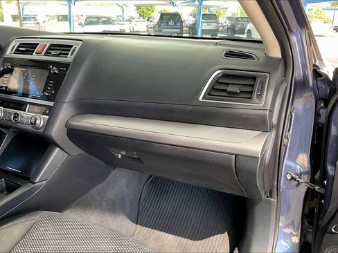 Used 2017 Subaru Outback 2.5i Premium image 18