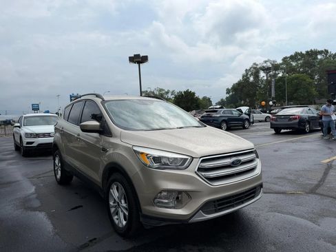 Used 2018 Ford Escape SEL FWD image 3