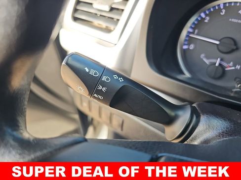 Used 2018 Toyota Highlander LE image 25