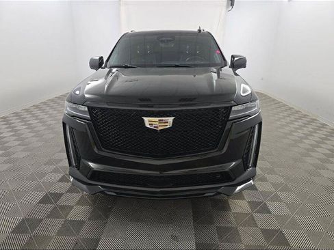 Used 2023 Cadillac Escalade ESV V AWD/4WD image 2
