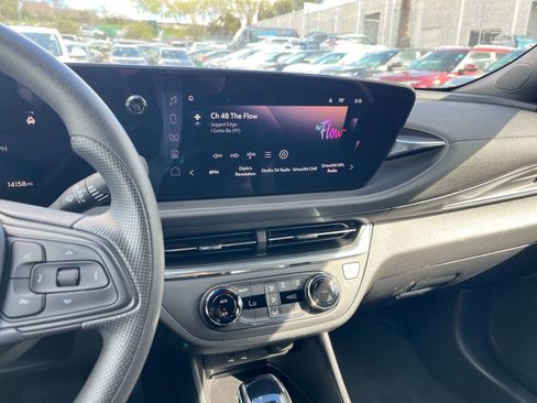 Used 2025 Buick Envista Preferred image 17