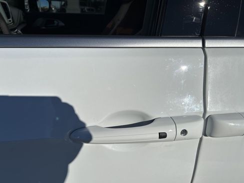 New 2026 Chrysler Pacifica Pinnacle image 4