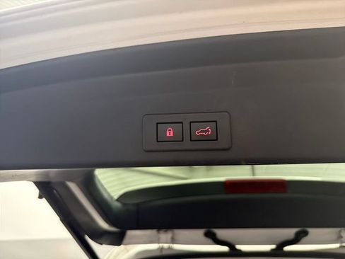 Used 2021 Subaru Ascent Limited w/ Technology Package AWD/4WD image 11