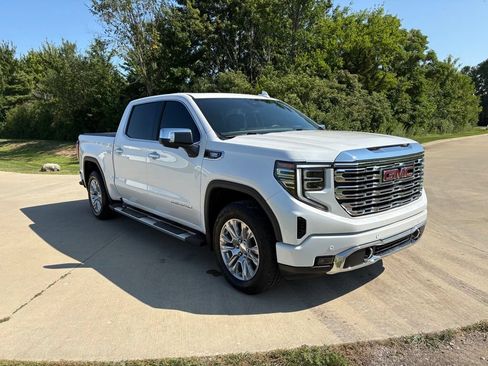 Used 2024 GMC Sierra 1500 Denali w/ Technology Package AWD/4WD image 11