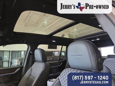 Used 2025 GMC Acadia Denali FWD image 8