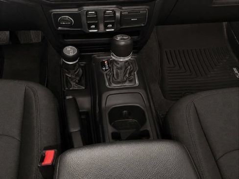 Used 2022 Jeep Wrangler Sport AWD/4WD image 15