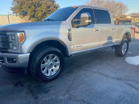 Used 2017 Ford F250 Platinum w/ Platinum Ultimate Package image 3