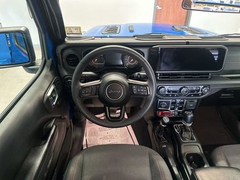 Used 2024 Jeep Wrangler Unlimited Rubicon image 40