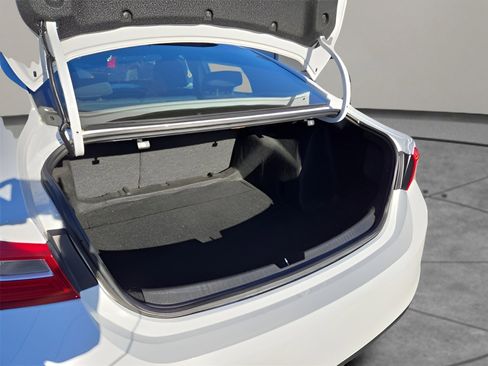 Used 2023 Chevrolet Malibu LT image 29