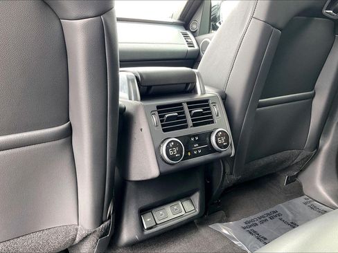 Certified 2025 Land Rover Discovery Dynamic SE AWD/4WD image 34