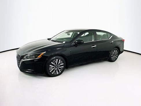 Used 2023 Nissan Altima 2.5 SV FWD image 4