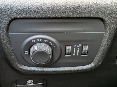 Used 2023 Jeep Grand Cherokee Altitude image 25