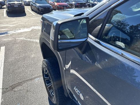 Used 2022 GMC Sierra 1500 Denali image 6