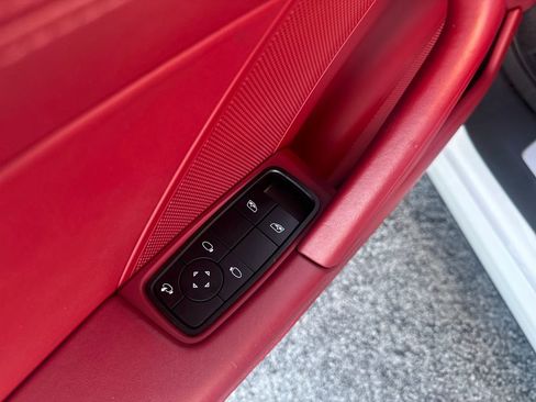 Used 2022 Porsche 911 Carrera image 11