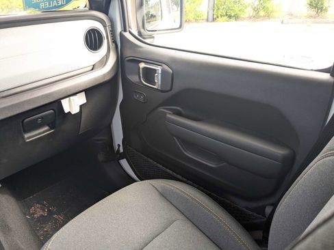 Used 2025 Jeep Wrangler Unlimited Sport AWD/4WD image 18