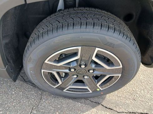 New 2026 Jeep Cherokee Laredo image 4