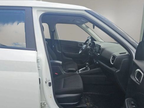 Used 2026 Hyundai Venue SE FWD image 13