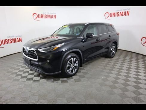 Used 2023 Toyota Highlander XLE image 4