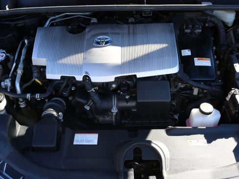 Used 2022 Toyota Prius LE image 21