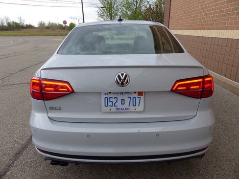 Used 2017 Volkswagen Jetta GLI FWD image 7
