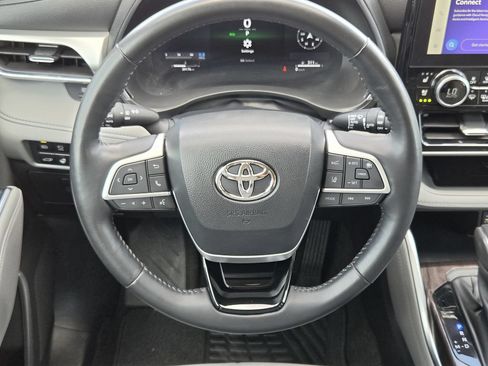 Used 2023 Toyota Highlander Platinum FWD image 14