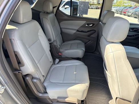 Used 2021 Chevrolet Traverse Premier image 31