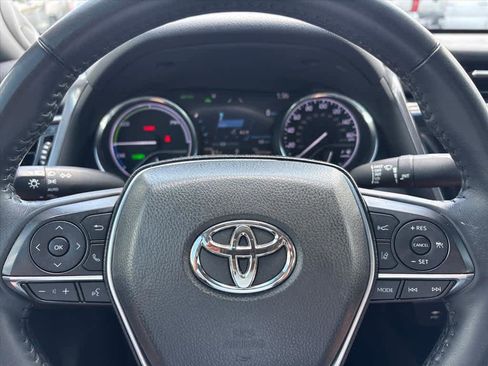 Used 2019 Toyota Camry XLE w/ Sunroof Package image 17