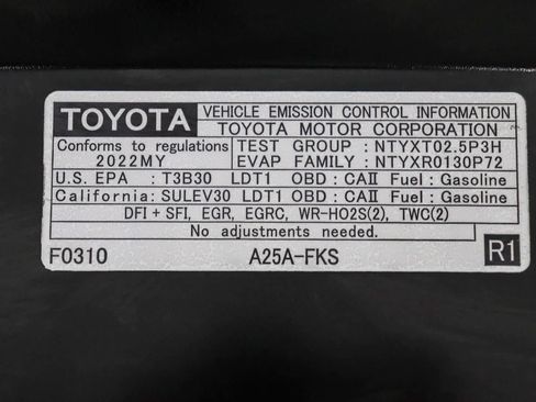 Used 2022 Toyota RAV4 XLE Premium FWD image 29