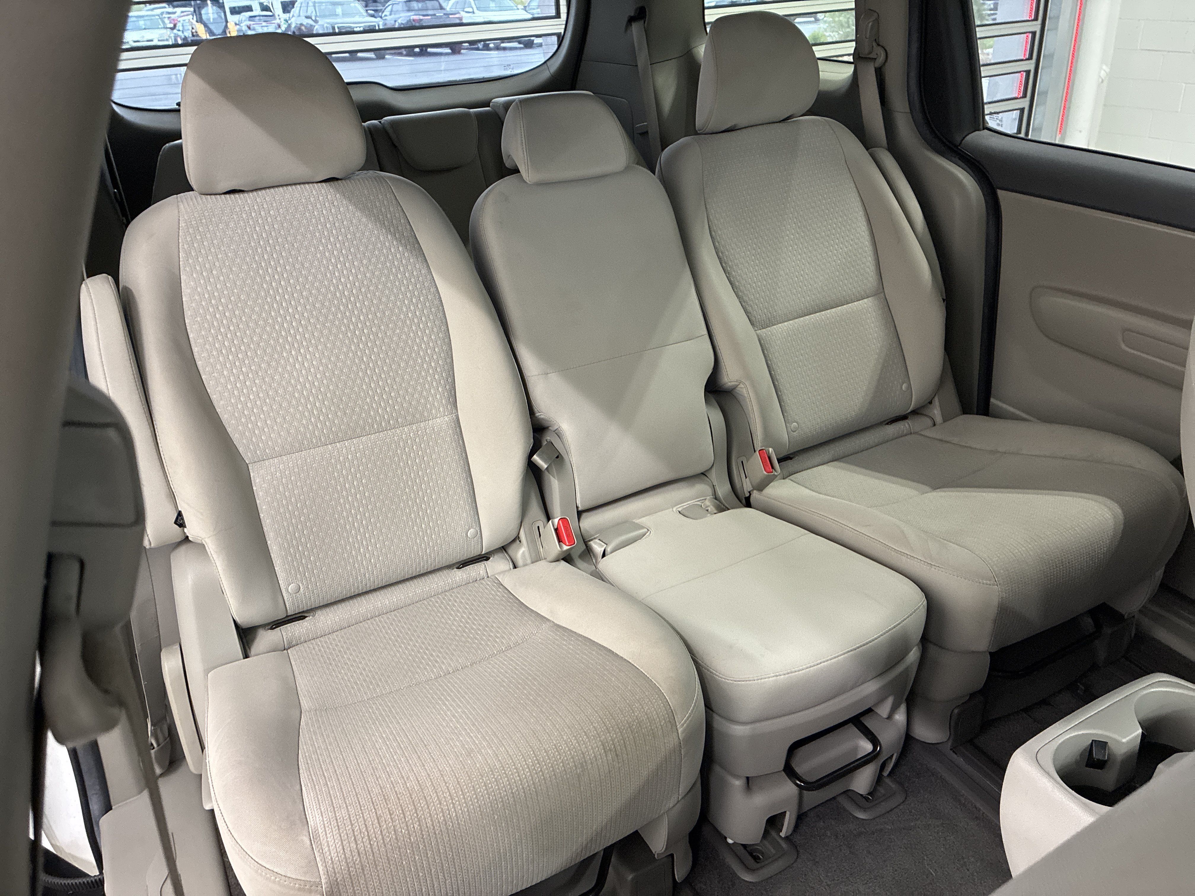 Used 2018 Kia Sedona LX FWD image 14