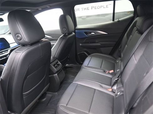 New 2025 Chevrolet Equinox EV LT image 9