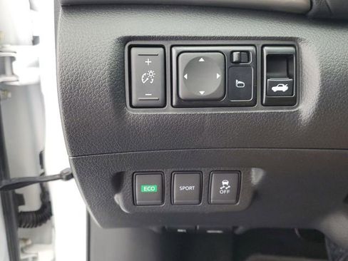 Used 2018 Nissan Sentra SR w/ Technology Package FWD image 32