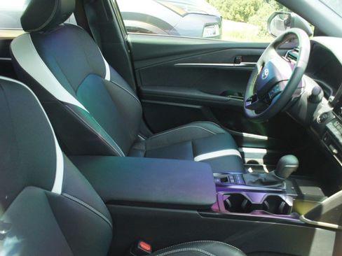 Used 2025 Toyota Camry SE w/ Convenience Package FWD image 3