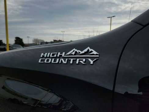 Used 2025 Chevrolet Silverado 1500 High Country AWD/4WD image 32
