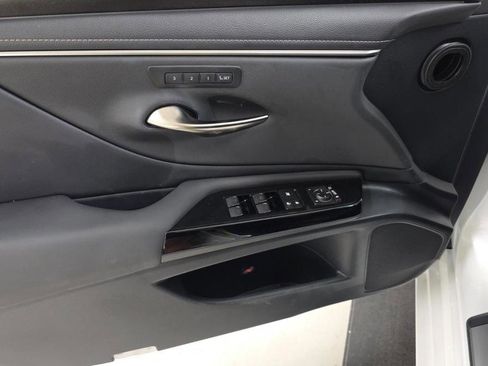 Used 2025 Lexus ES 300h w/ Premium Package FWD image 9