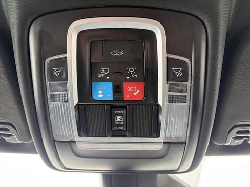 Used 2025 RAM 1500 Laramie AWD/4WD image 22