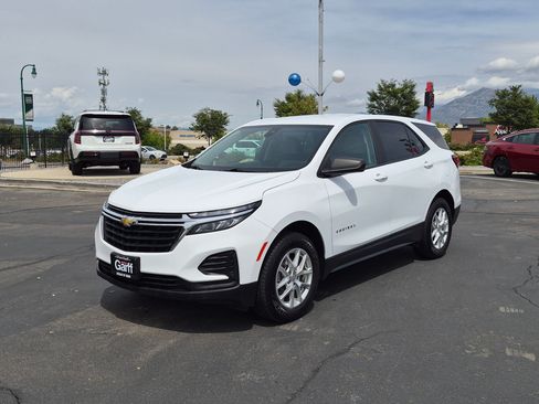 Used 2022 Chevrolet Equinox LS w/ LS Convenience Package AWD/4WD image 10