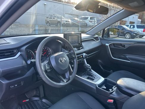 Used 2021 Toyota RAV4 LE image 19