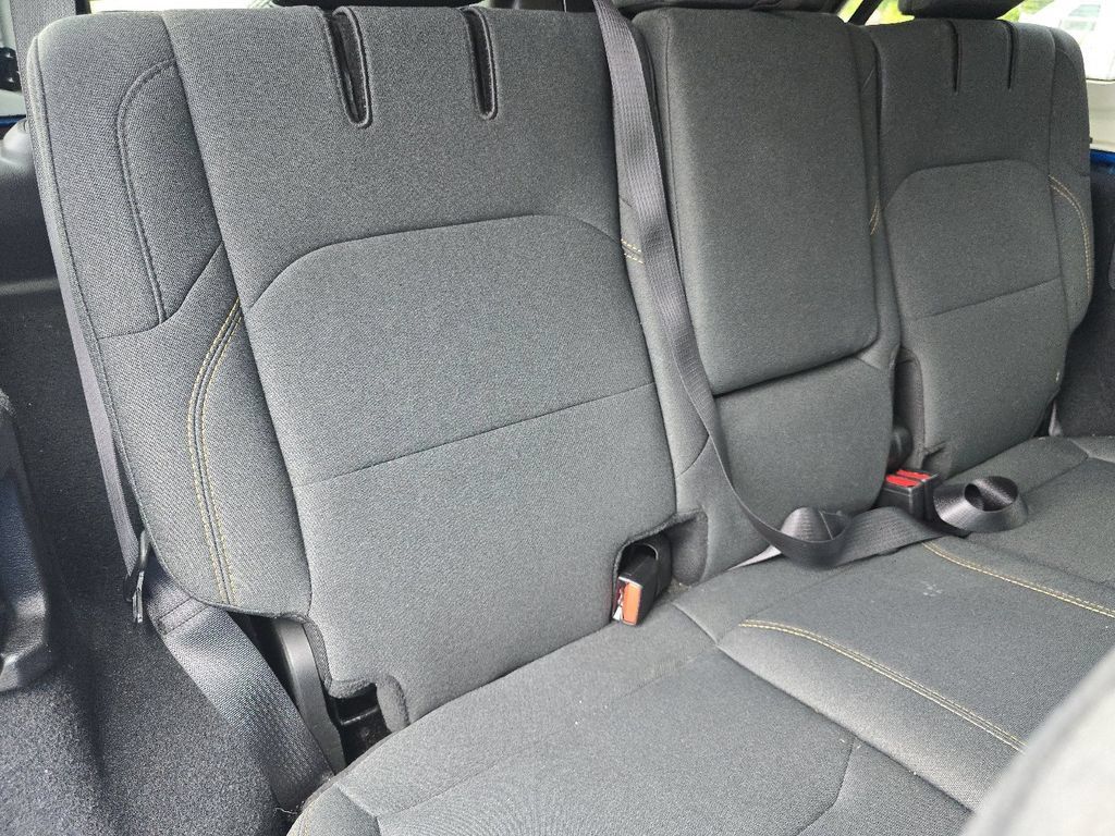 Used 2024 Jeep Wrangler Unlimited Sahara AWD/4WD image 19